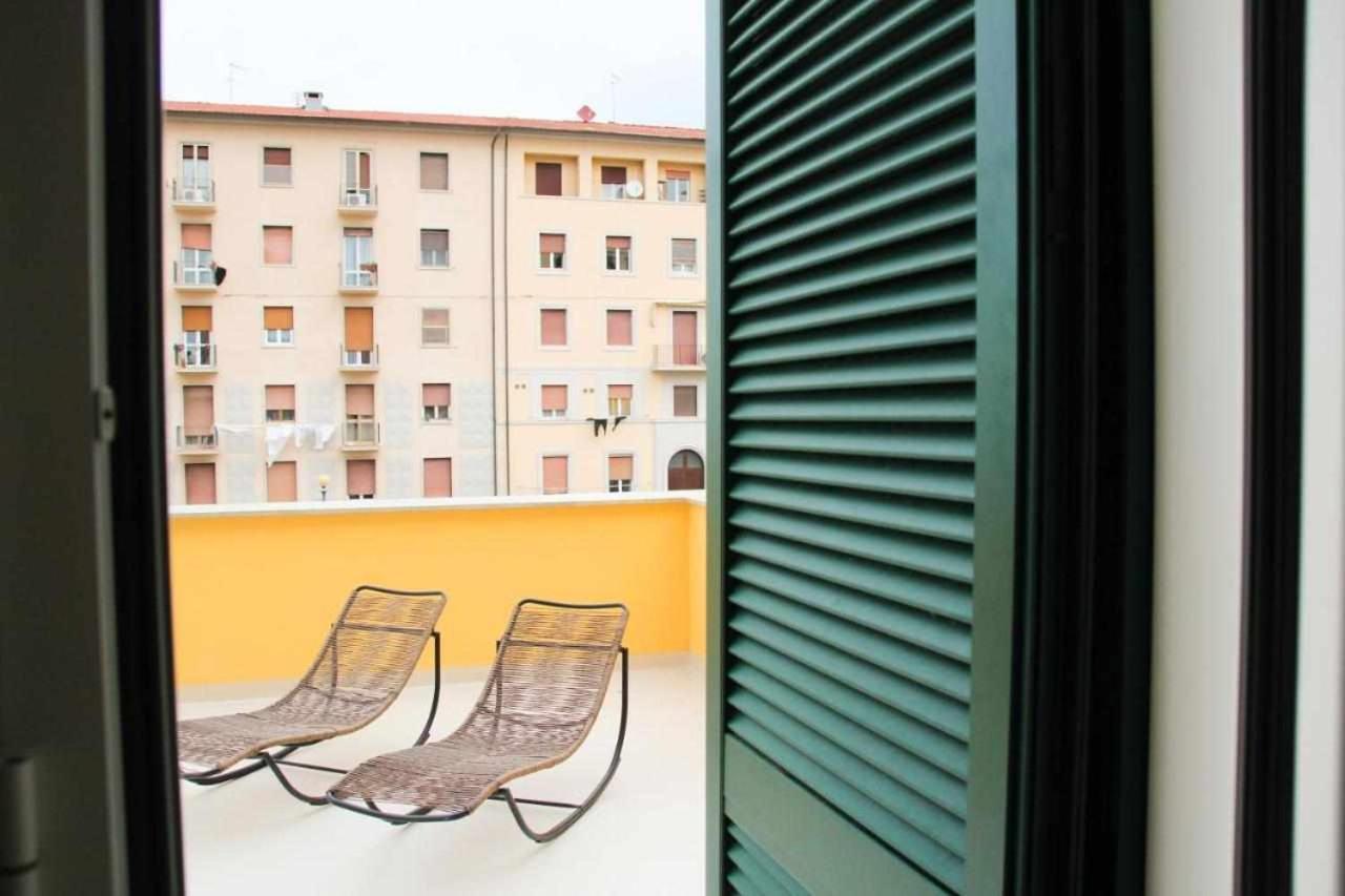 Waterfront Balcony I Grani 1 Resort Style Suite Livorno Exterior foto