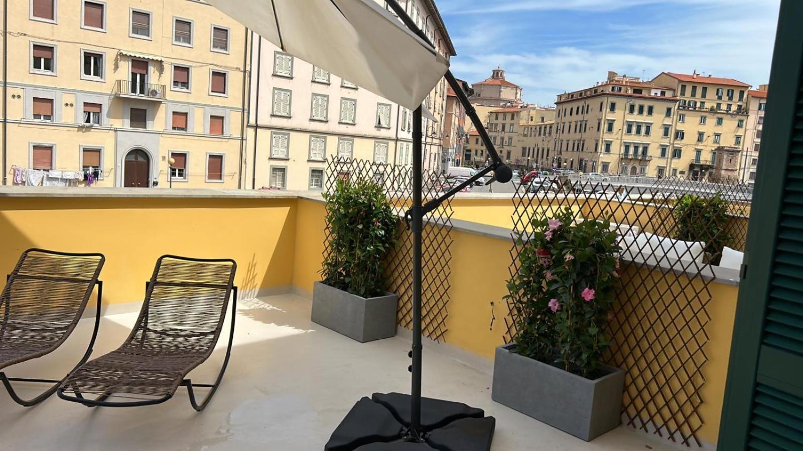 Waterfront Balcony I Grani 1 Resort Style Suite Livorno Exterior foto